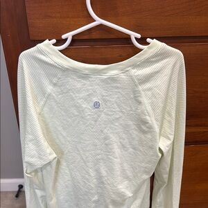 lululemon athletica Women's Cream Long Sleeve Top